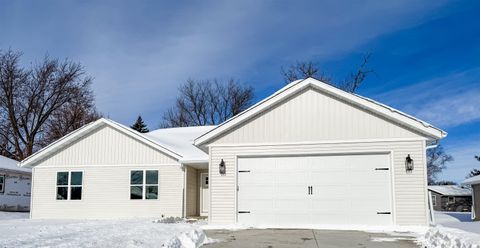 Photo of 426 VILLAGE Lane, RIPON, WI 54971 (MLS # 50319685)