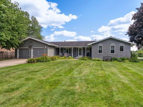 Photo of 280 ALPINE Drive, SHAWANO, WI 54166 (MLS # 50314173)