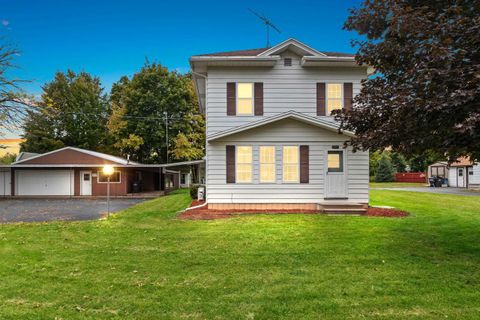Photo of 519 N MAIN Street, SHAWANO, WI 54166 (MLS # 50315118)
