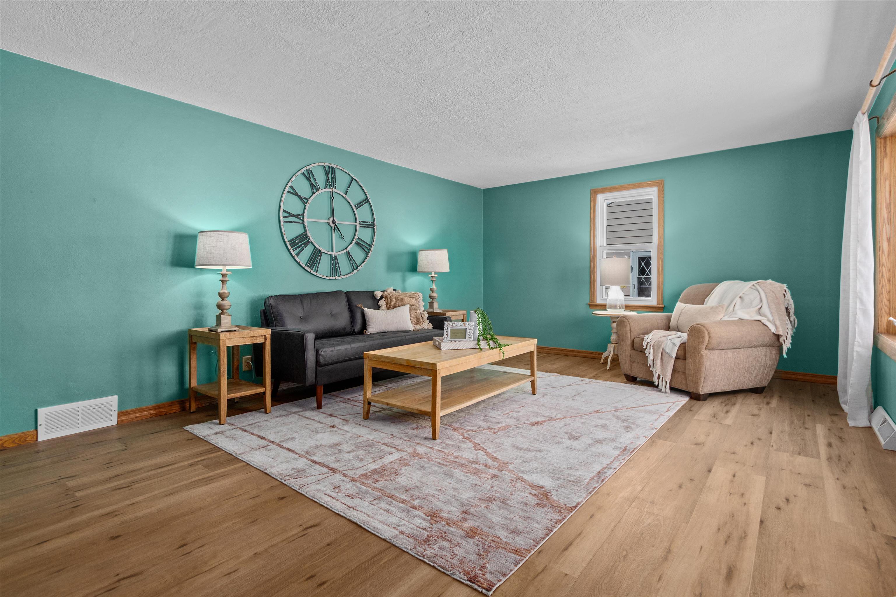 121 S SCHAEFER Street