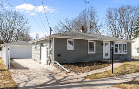 Photo of 121 S SCHAEFER Street, APPLETON, WI 54915 (MLS # 50323425)