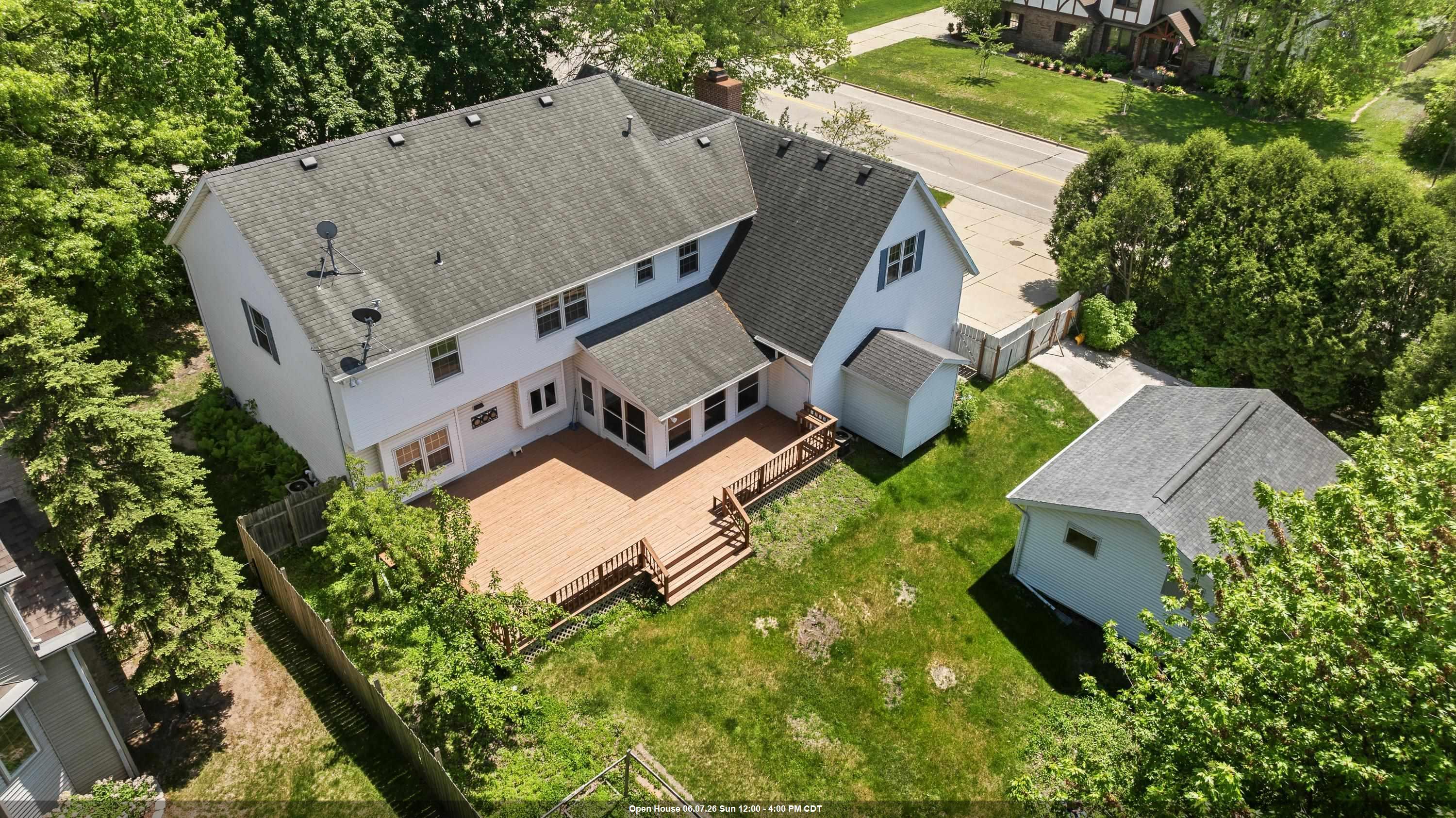 Photo 1 of 61 — 1498 PARKWAY Drive, GREEN BAY, WI 54304