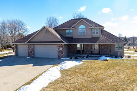 Photo of N7834 EDGEWATER Court, SHERWOOD, WI 54169 (MLS # 50322586)