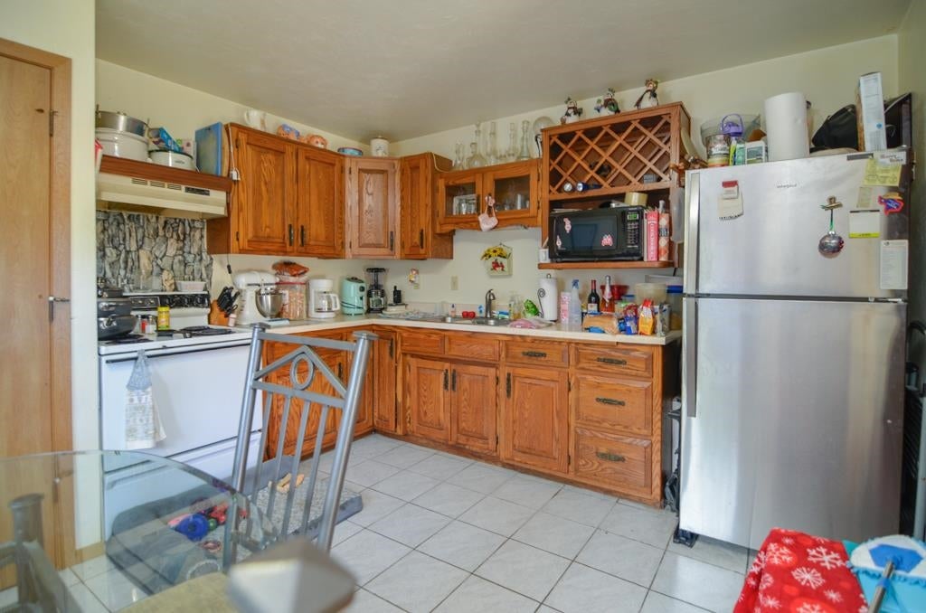 623 VICTORIA Court