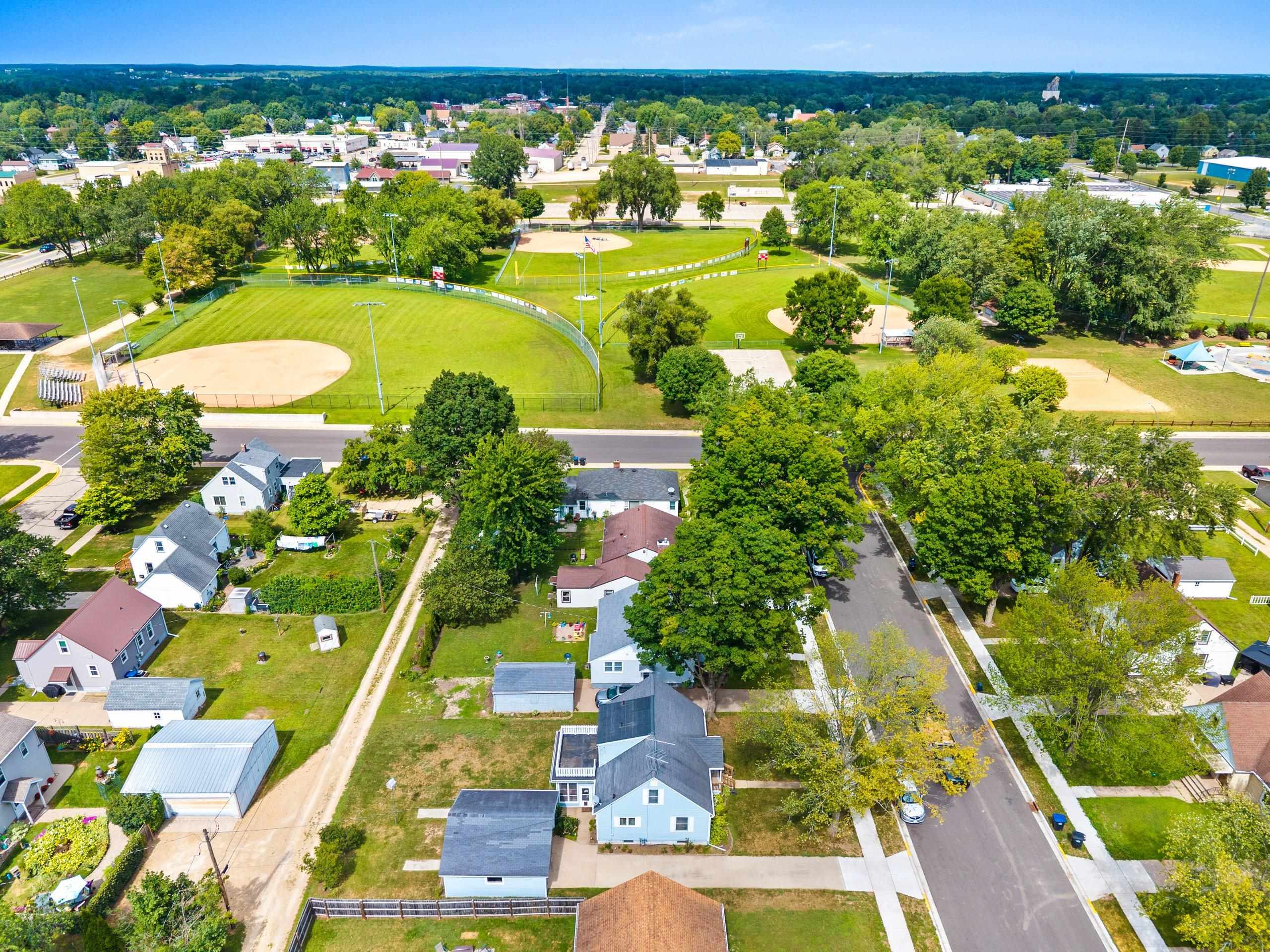 Shawano, Wisconsin 54166, United States, 4 Bedrooms Bedrooms, ,2 BathroomsBathrooms,Residential,Active,198370