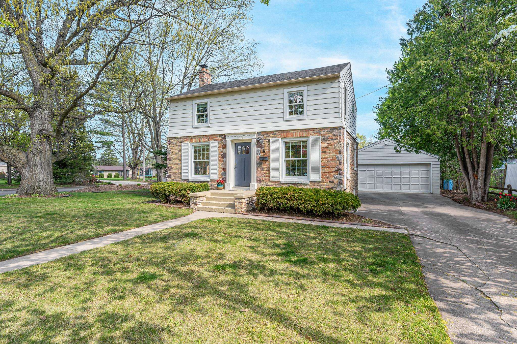 Photo 1 of 39 — 1026 W CALUMET Street, APPLETON, WI 54915