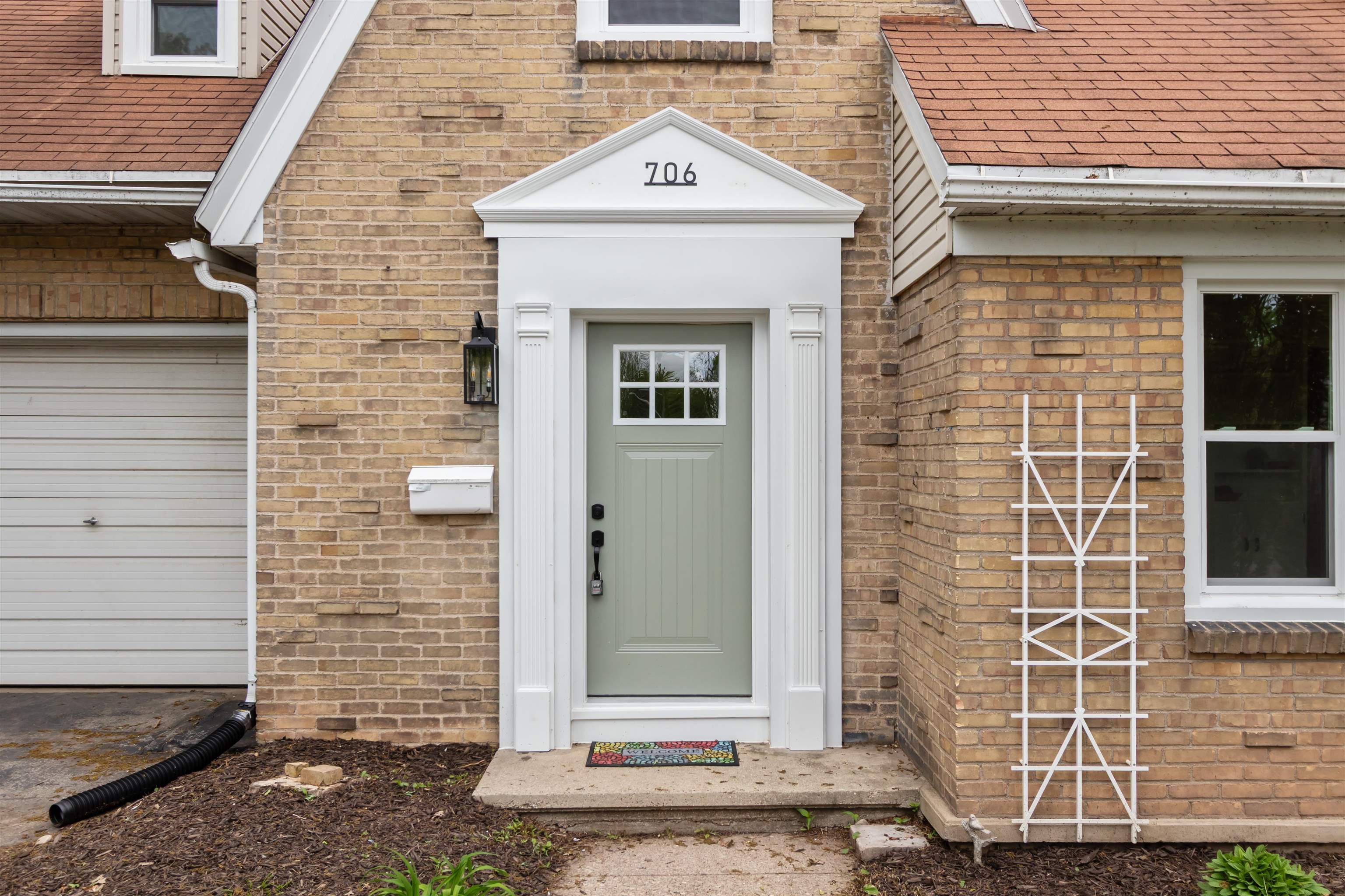 706 LINCOLN Street