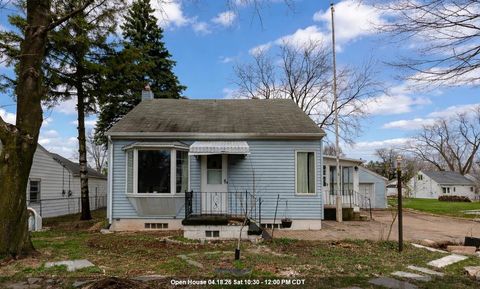 Photo of 401 GARDNERS Row, APPLETON, WI 54915 (MLS # 50323813)
