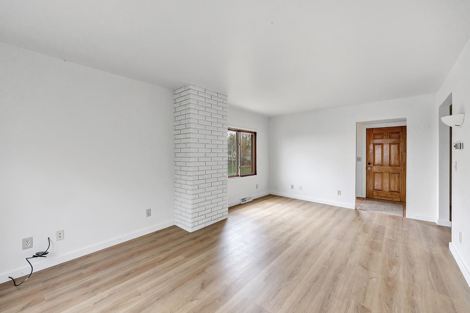206 W 4TH Street