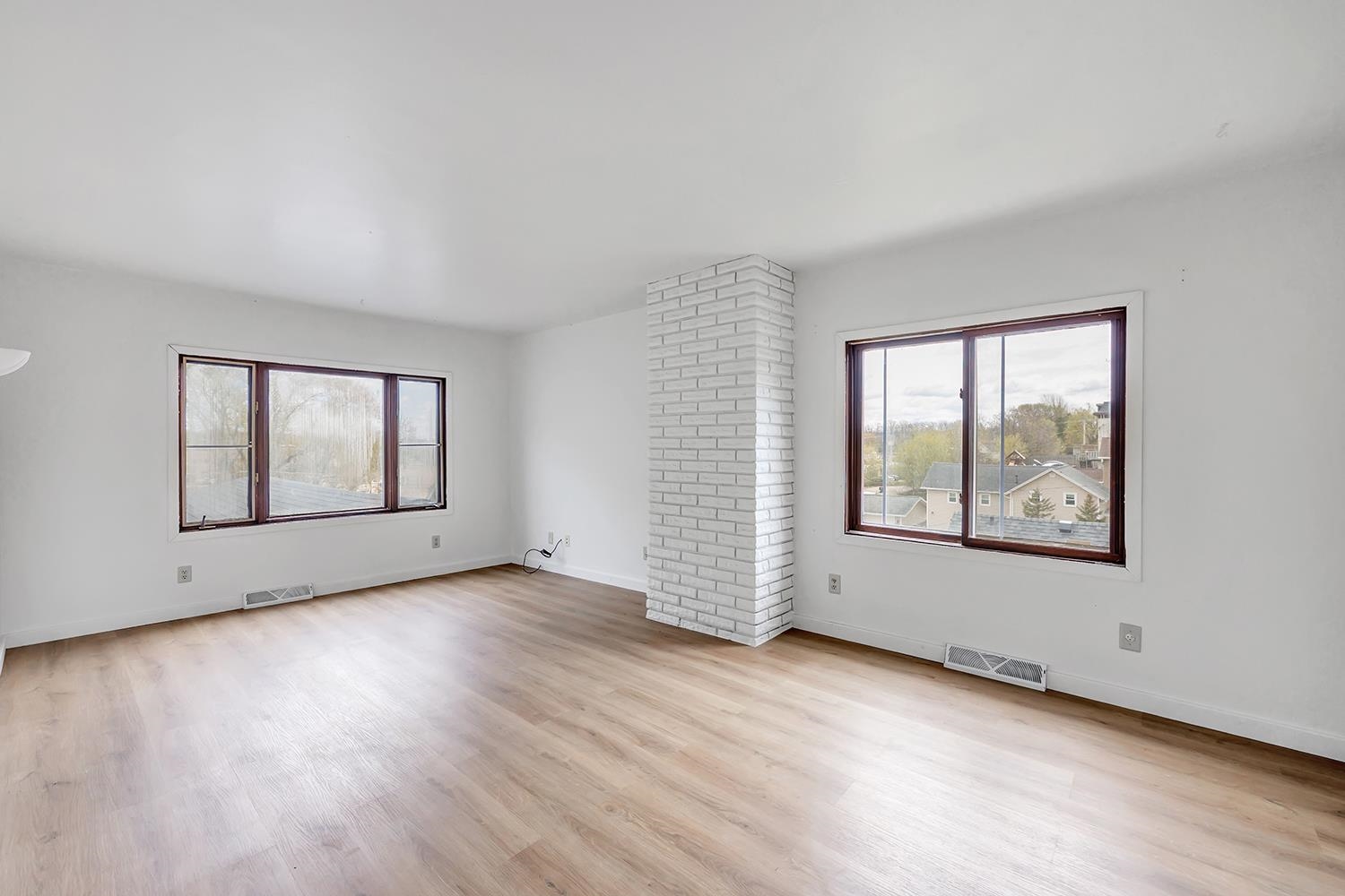 206 W 4TH Street