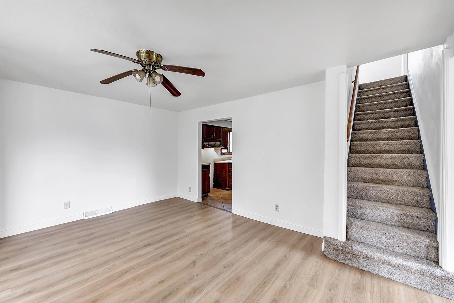 206 W 4TH Street