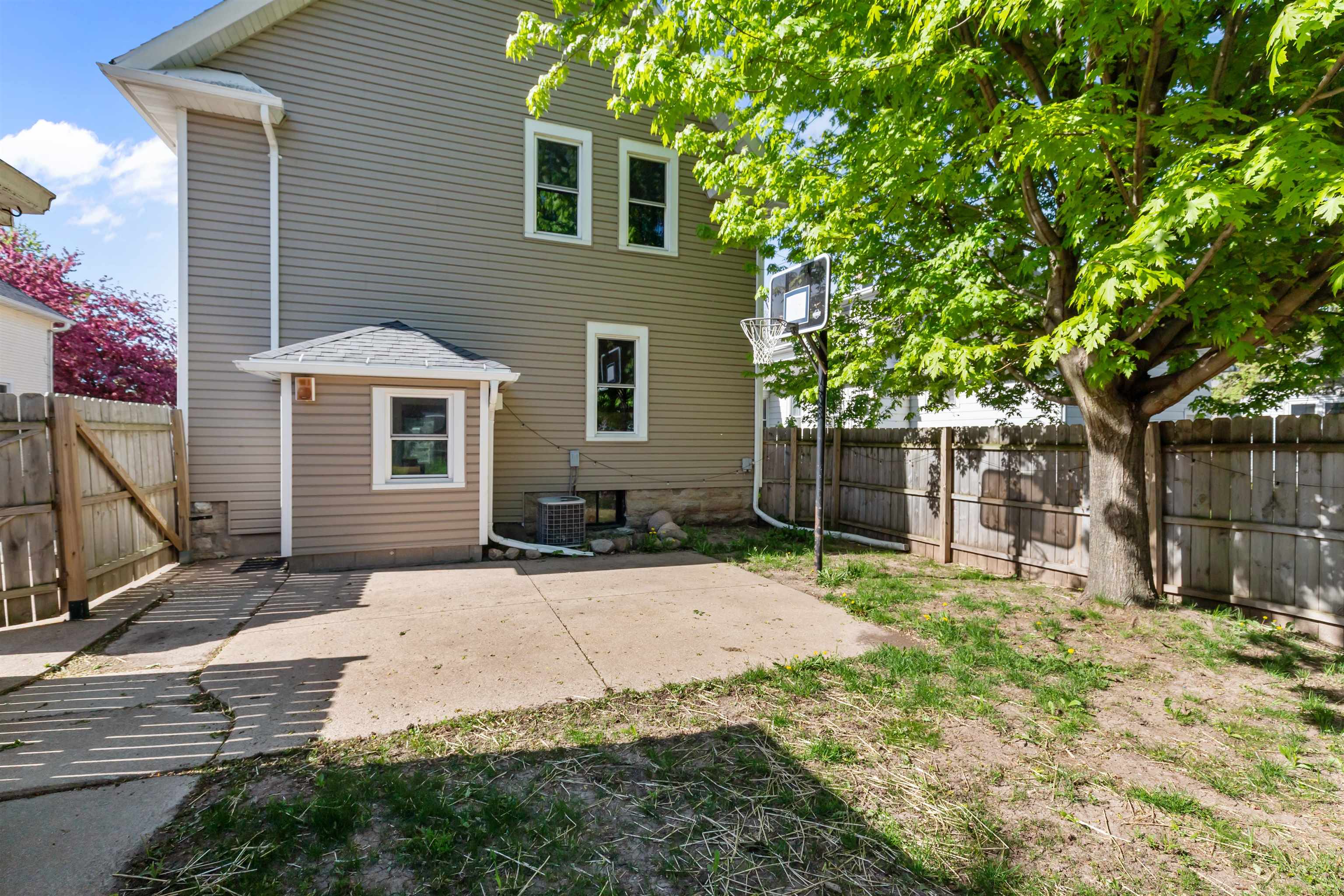 242 W 14TH Avenue