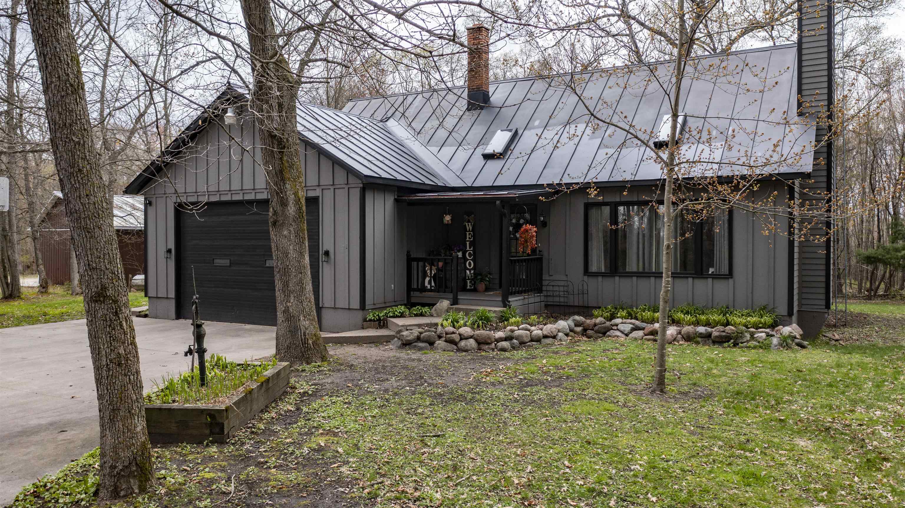 Photo 1 of 29 — E2049 S WESTGATE ACRES Road, WAUPACA, WI 54981