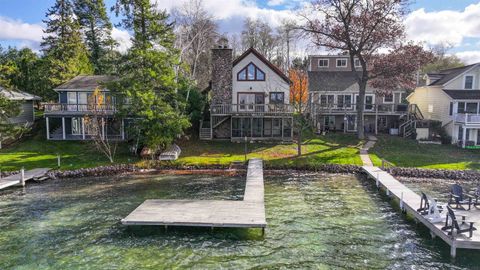 Photo of E1402 GRANDVIEW Road, WAUPACA, WI 54981 (MLS # 50317990)