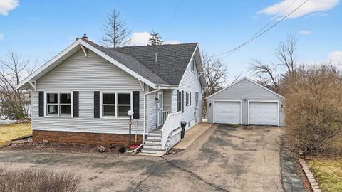 Photo of 1721 W MAIN Street, LITTLE CHUTE, WI 54911 (MLS # 50323383)