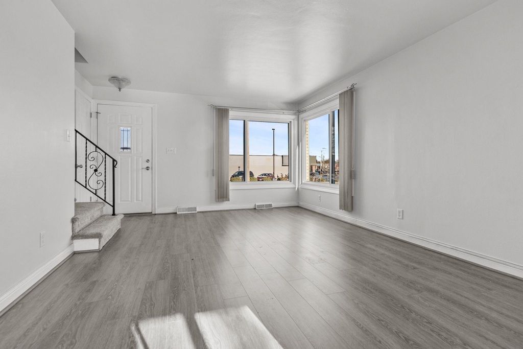 Photo of 701 E LONGVIEW Drive, APPLETON, WI 54911 (MLS # 50322219)