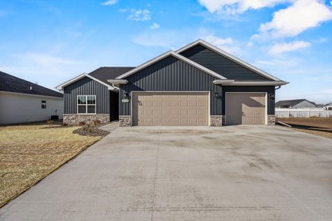 Photo of 2518 TIPPERARY Trail, DE PERE, WI 54115 (MLS # 50322422)