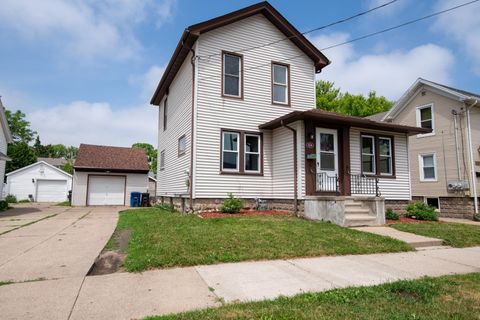 Photo of 318 HUDSON Avenue, OSHKOSH, WI 54900 (MLS # 50327294)