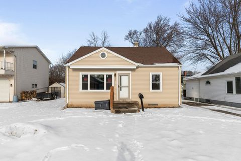 Photo of 304 DIVISION Street, NEENAH, WI 54956 (MLS # 50319605)