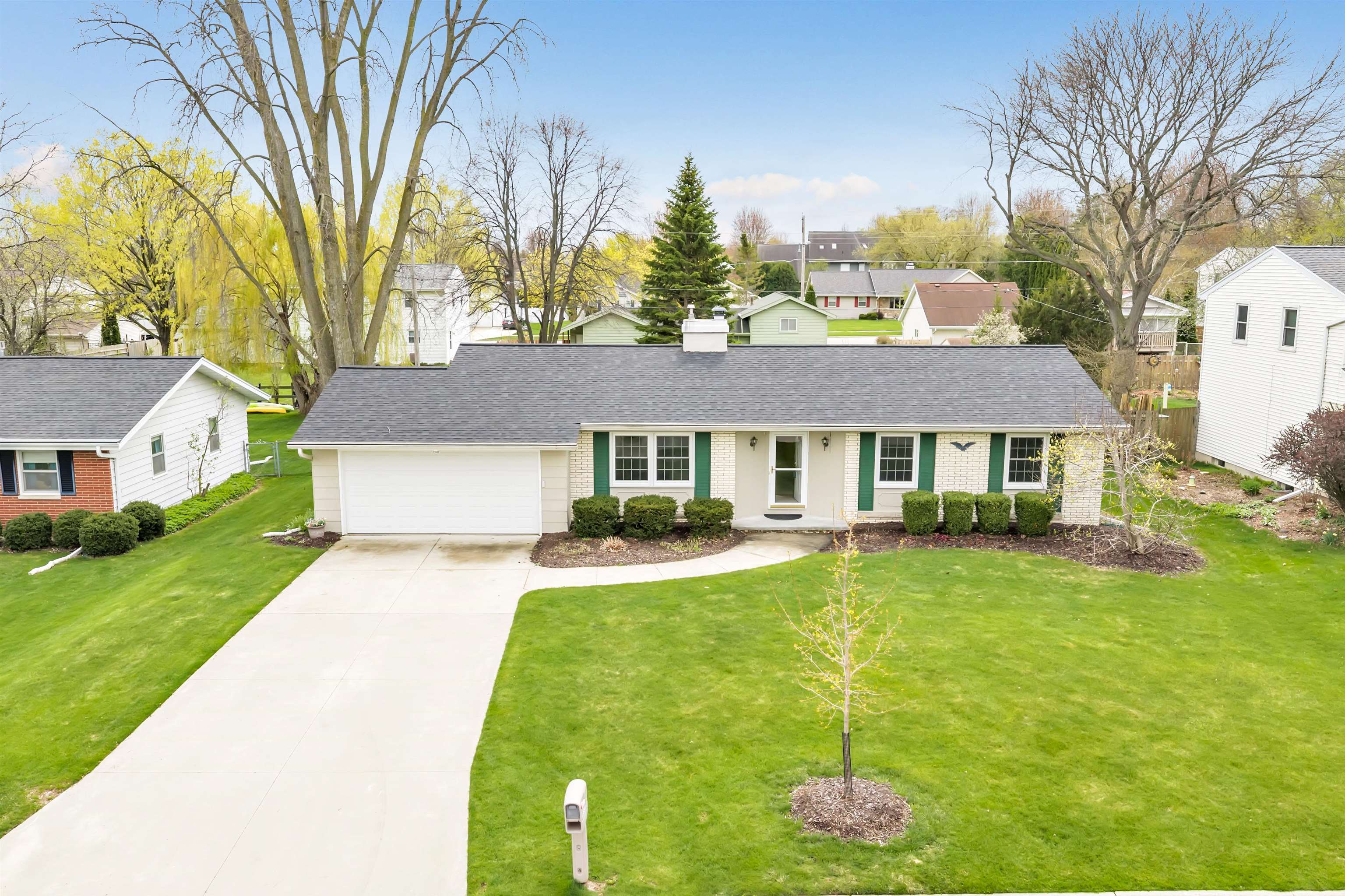Photo 1 of 22 — 324 KENNEY Street, GREEN BAY, WI 54301