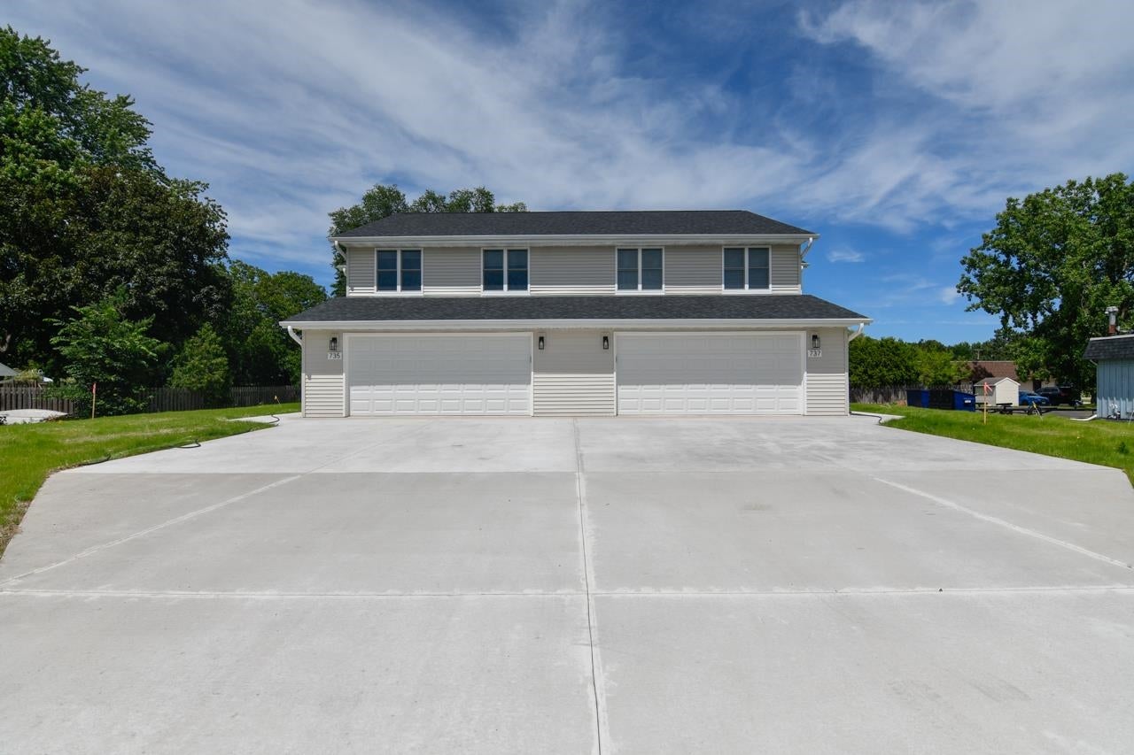 Photo 1 of 33 — 735 HOFFMAN Road, GREEN BAY, WI 54301