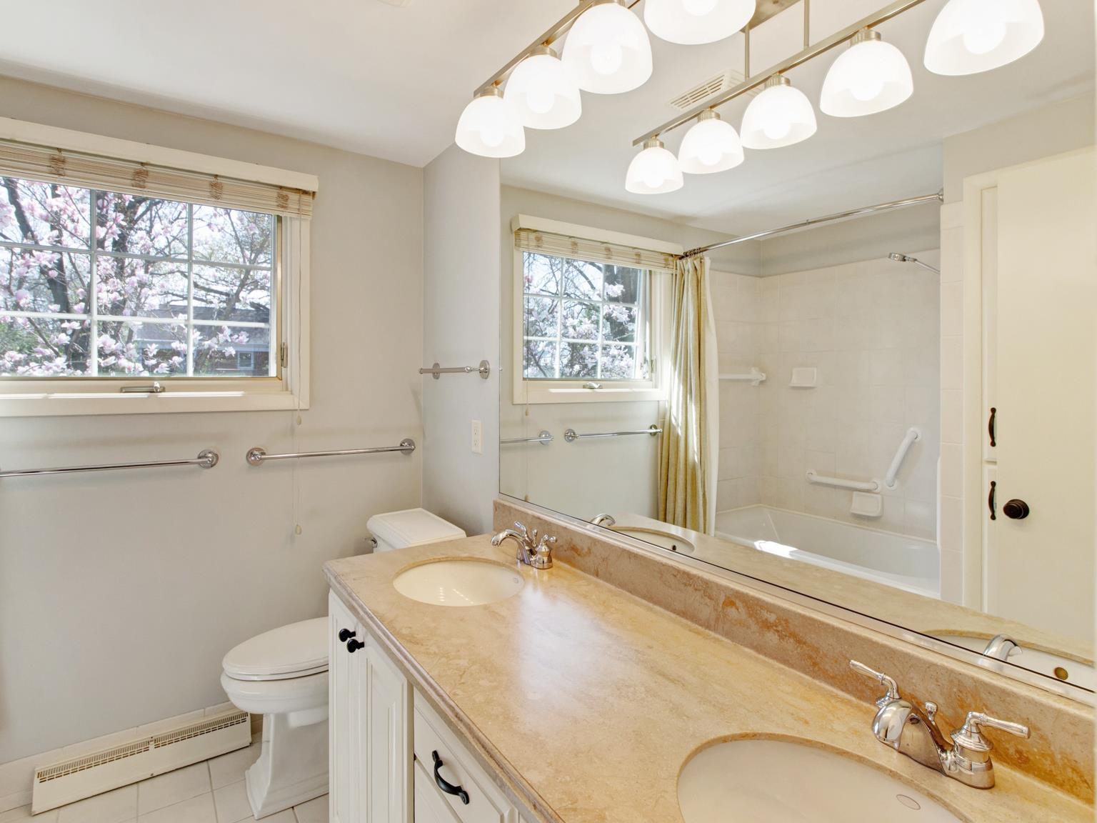 Green Bay, Wisconsin 54301, United States, 4 Bedrooms Bedrooms, ,3 BathroomsBathrooms,Residential,Active,134485