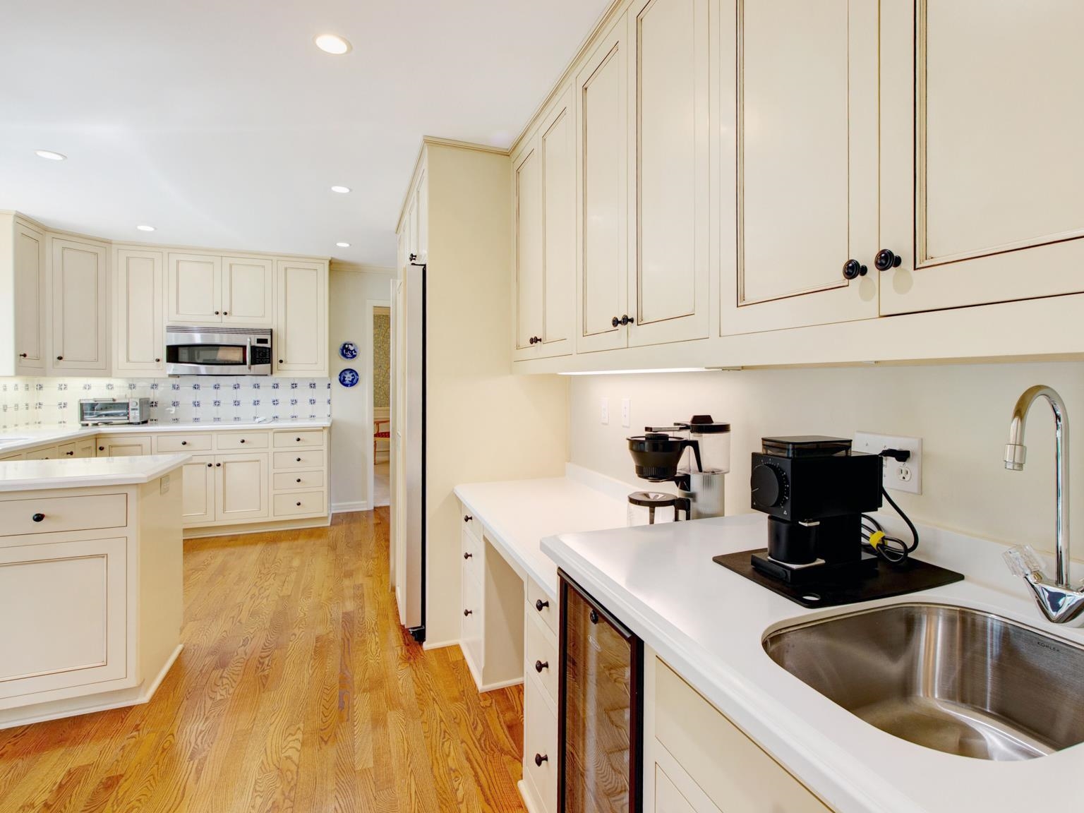 Green Bay, Wisconsin 54301, United States, 4 Bedrooms Bedrooms, ,3 BathroomsBathrooms,Residential,Active,134485