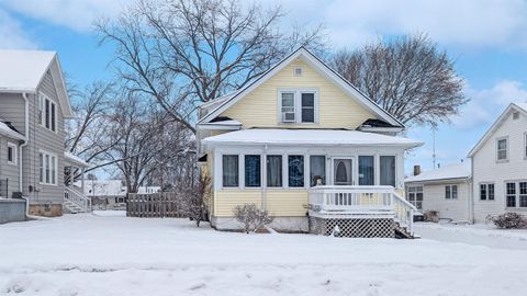 Photo of 128 DEWEY Street, BRILLION, WI 54110 (MLS # 50319532)