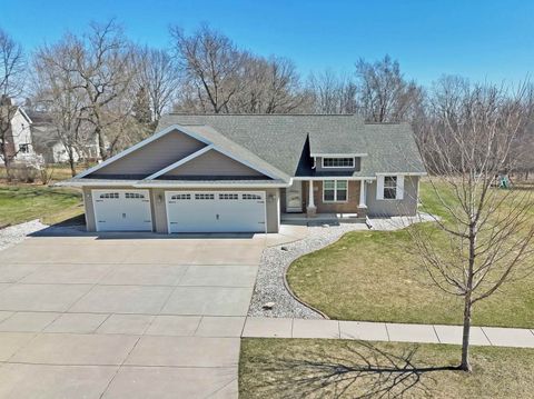 Photo of 730 AEROSTAR Lane, GREEN BAY, WI 54313 (MLS # 50323231)