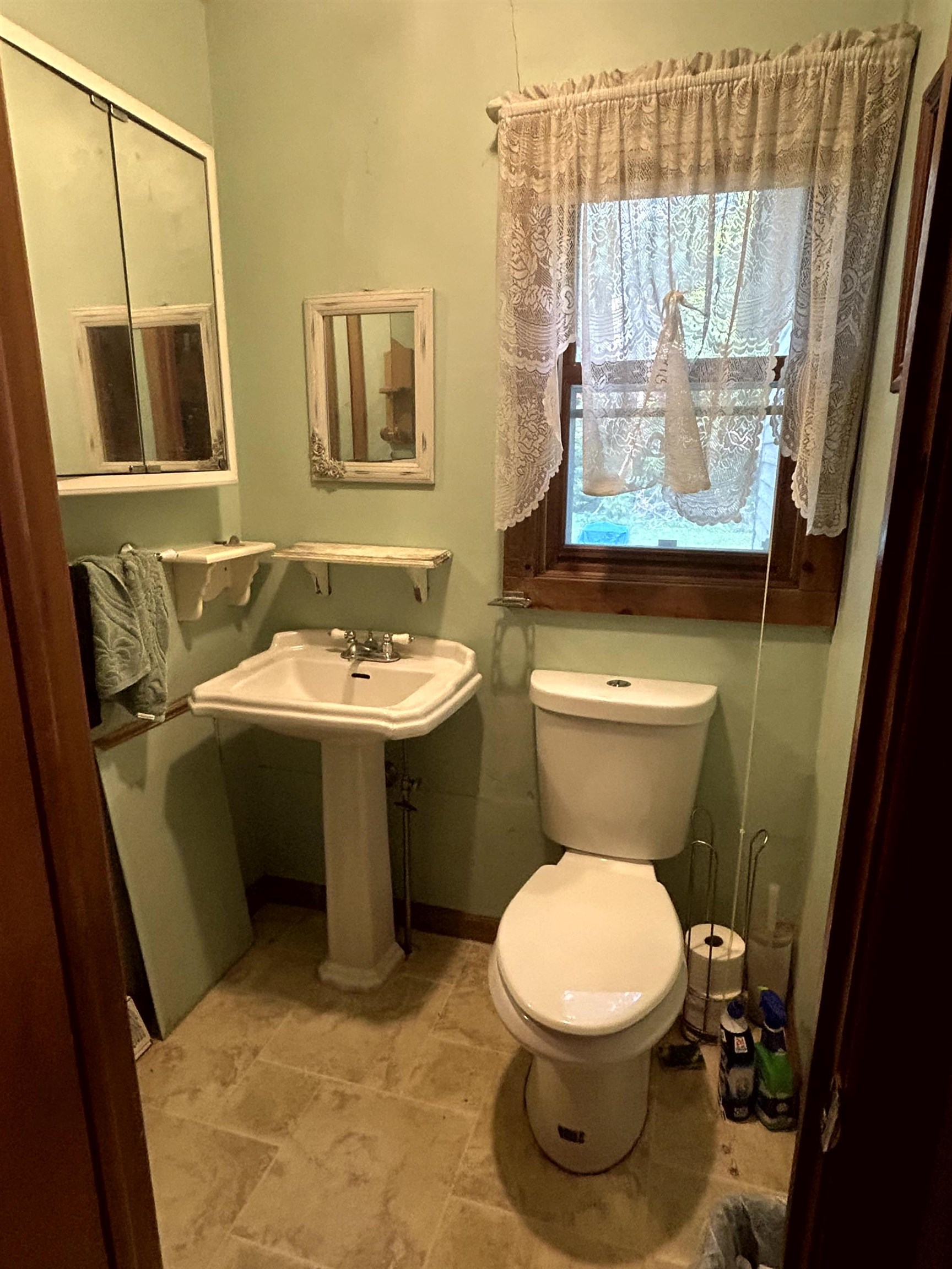 Shawano, Wisconsin 54166, United States, 3 Bedrooms Bedrooms, ,2 BathroomsBathrooms,Residential,Active,187951