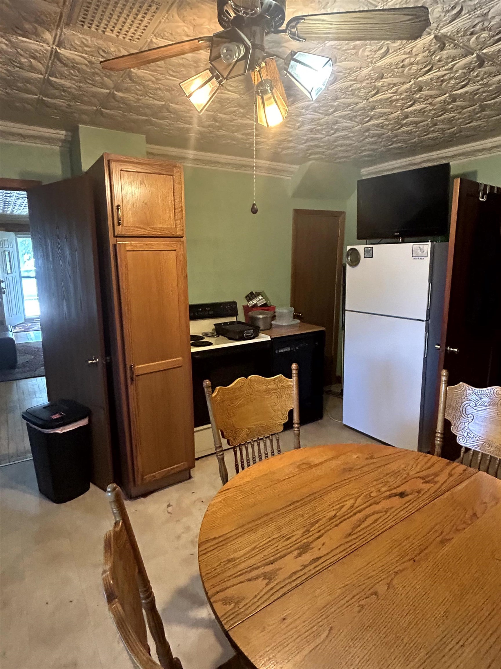 Shawano, Wisconsin 54166, United States, 3 Bedrooms Bedrooms, ,2 BathroomsBathrooms,Residential,Active,187951