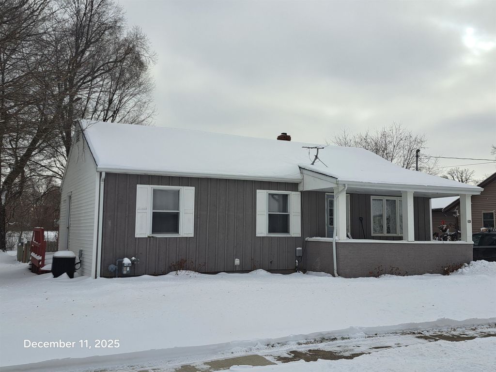 Photo of 620 LINCOLN Avenue, KAUKAUNA, WI 54130 (MLS # 50319124)
