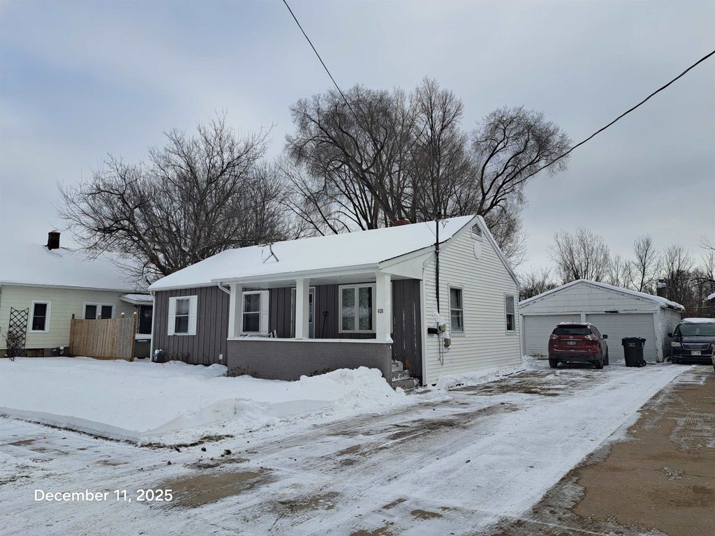Photo of 620 LINCOLN Avenue, KAUKAUNA, WI 54130 (MLS # 50319124)