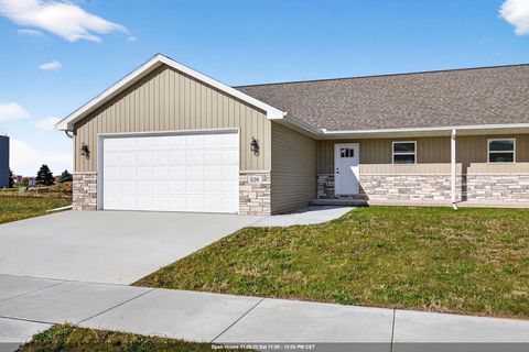 Photo of 524 FOUNDERS Way, KAUKAUNA, WI 54140 (MLS # 50317701)