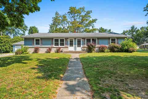Photo of 2255 DEER Trail, GREEN BAY, WI 54302 (MLS # 50330176)