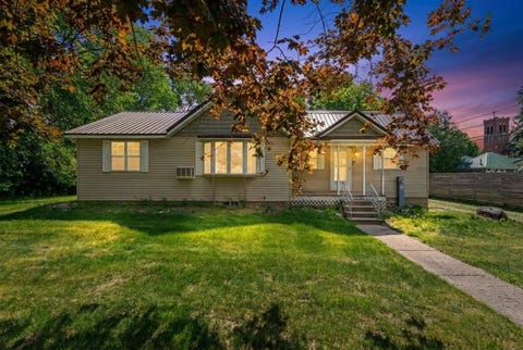 Photo of 17 N 5TH Street, WINNECONNE, WI 54986 (MLS # 50327103)