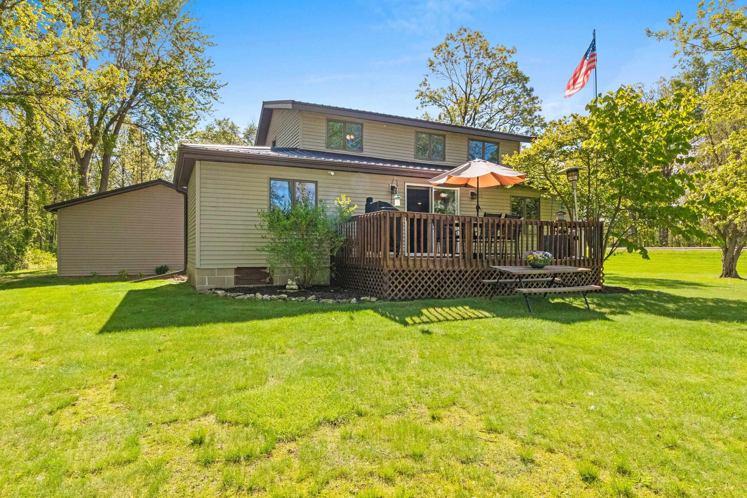 Cecil, Wisconsin 54111, United States, 3 Bedrooms Bedrooms, ,2 BathroomsBathrooms,Residential,Active,136642