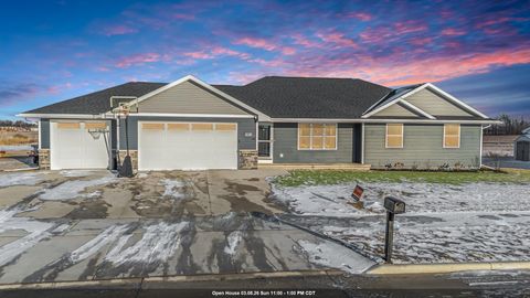 Photo of 3220 WEILER Road, KAUKAUNA, WI 54130 (MLS # 50321702)