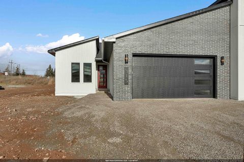 Photo of 315 ALDON Circle, GREEN BAY, WI 54304 (MLS # 50319885)