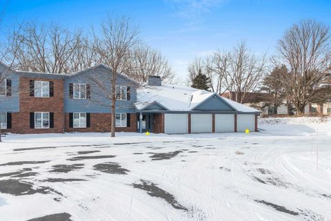 Photo of 2945 MOSSY OAK Circle, GREEN BAY, WI 54311 (MLS # 50320341)