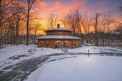 Photo of N1417 OAK PARK Drive, MENOMINEE, MI 49858 (MLS # 50318791)