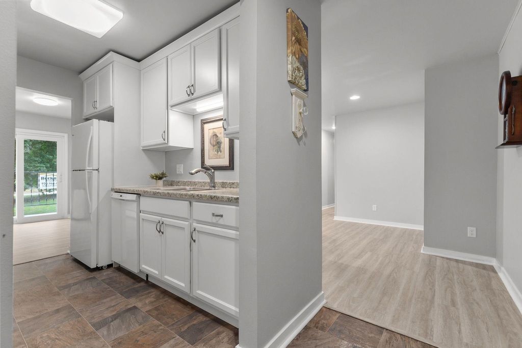 Photo of 10 GREEN BAY Court #105, APPLETON, WI 54911 (MLS # 50316329)