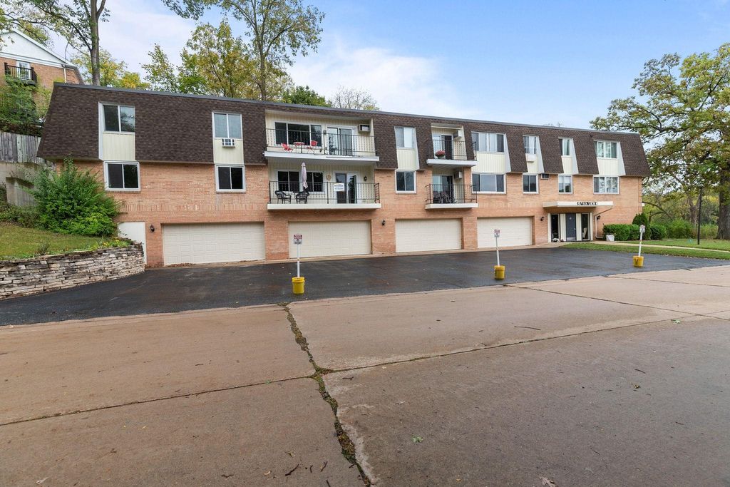 Photo of 10 GREEN BAY Court #105, APPLETON, WI 54911 (MLS # 50316329)