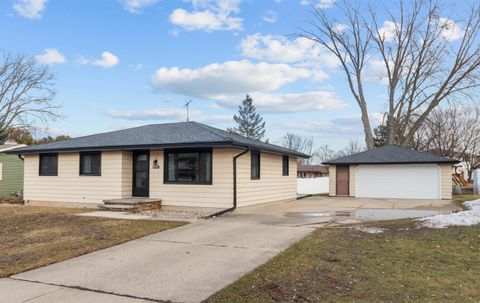 Photo of 1410 MIAMI Circle, LITTLE CHUTE, WI 54140 (MLS # 50321335)