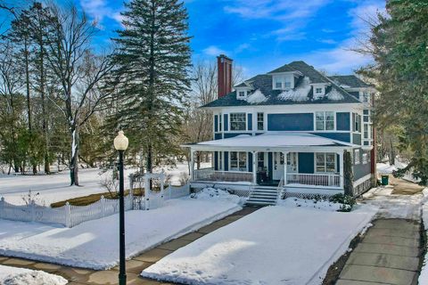 Photo of 2115 RIVERSIDE Avenue, MARINETTE, WI 54143 (MLS # 50319026)