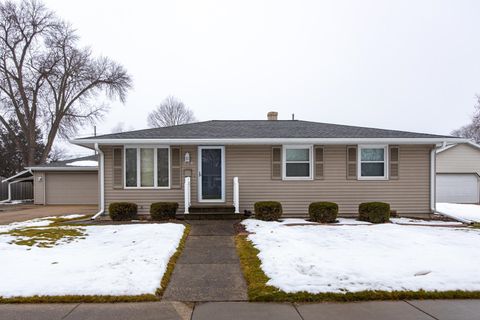 Photo of 524 MICHAEL Street, COMBINED LOCKS, WI 54113 (MLS # 50319440)