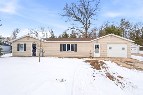 Photo of N6309 LAKE Drive, SHAWANO, WI 54166 (MLS # 50321615)