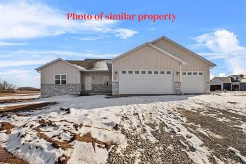Photo of W5773 ROUNDSTONE Place, MENASHA, WI 54952 (MLS # 50321591)
