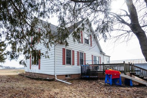 Photo of W7028 CEMETERY Road, VAN DYNE, WI 54979 (MLS # 50321397)