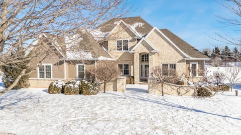 Photo of 2948 BUTTERCUP Road, NEENAH, WI 54956 (MLS # 50321119)